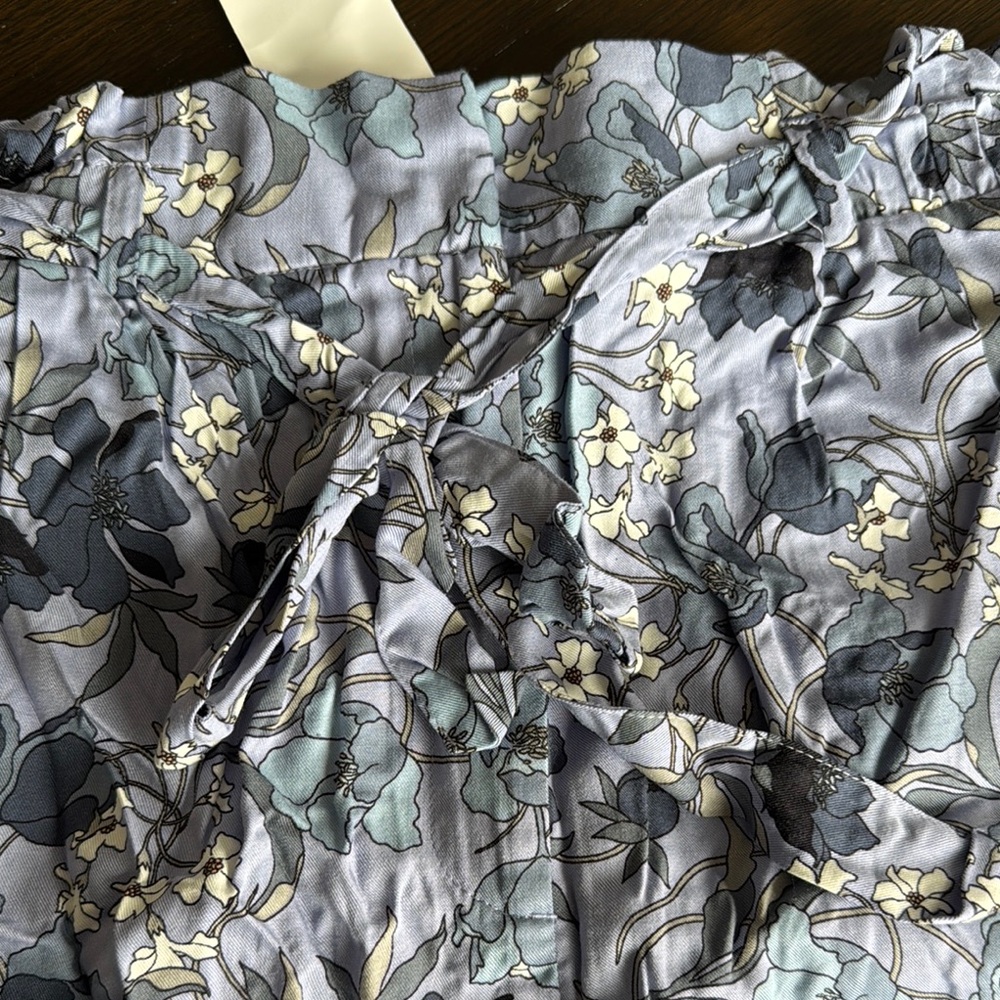H&M High Waist Gray and Black Shorts - Picture 2 of 4
